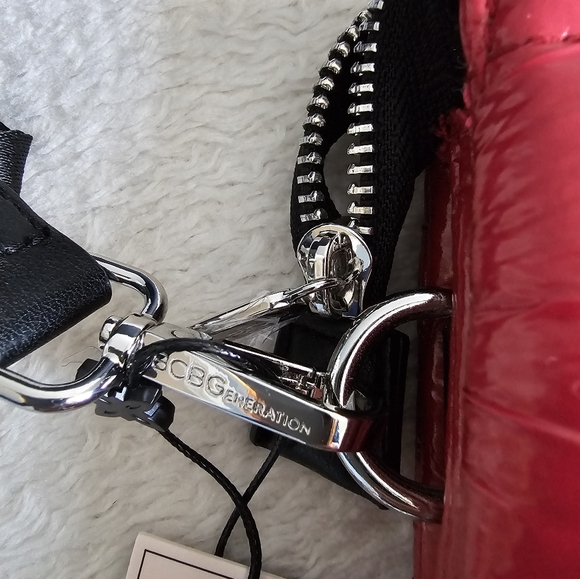 BCBG CROSSBODY - Picture 4 of 9